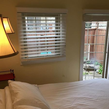 Aberdeen Stone Cottage B&B Traverse City Extérieur photo
