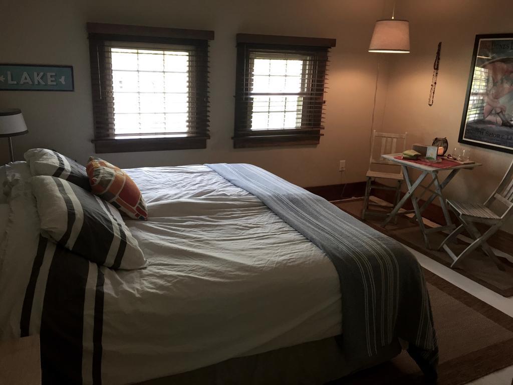Aberdeen Stone Cottage B&B Traverse City Extérieur photo