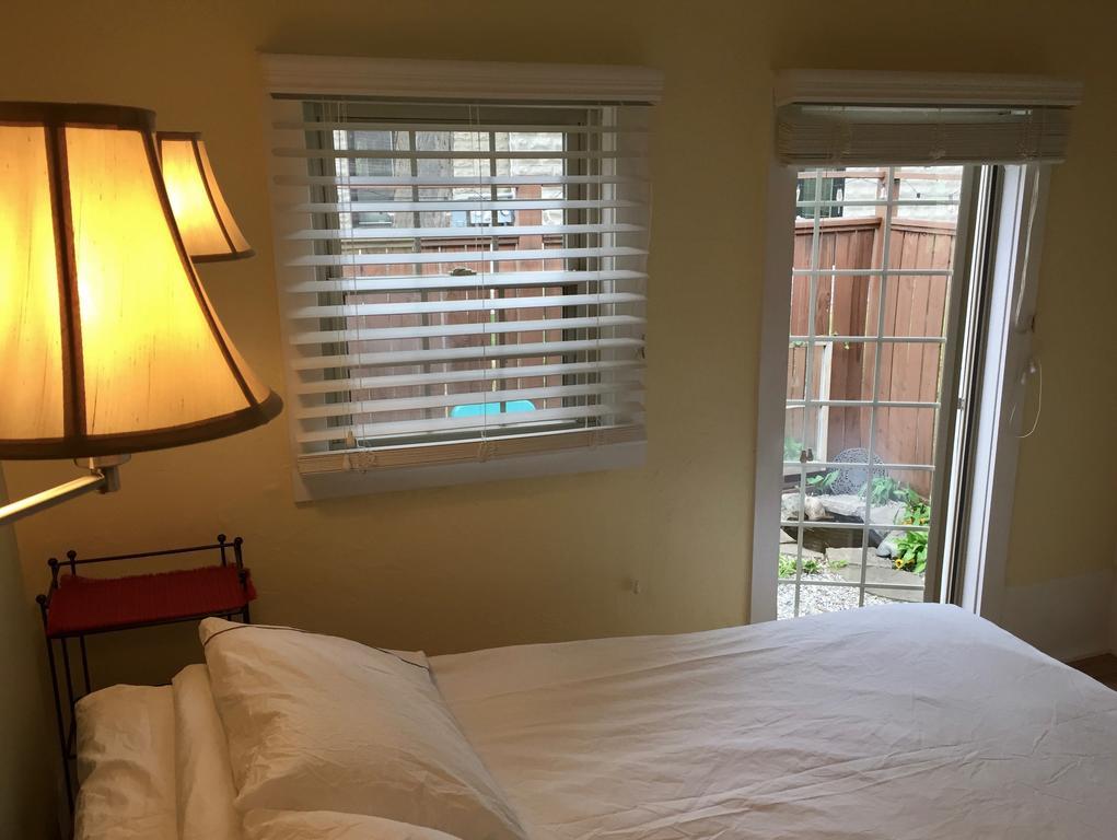 Aberdeen Stone Cottage B&B Traverse City Extérieur photo