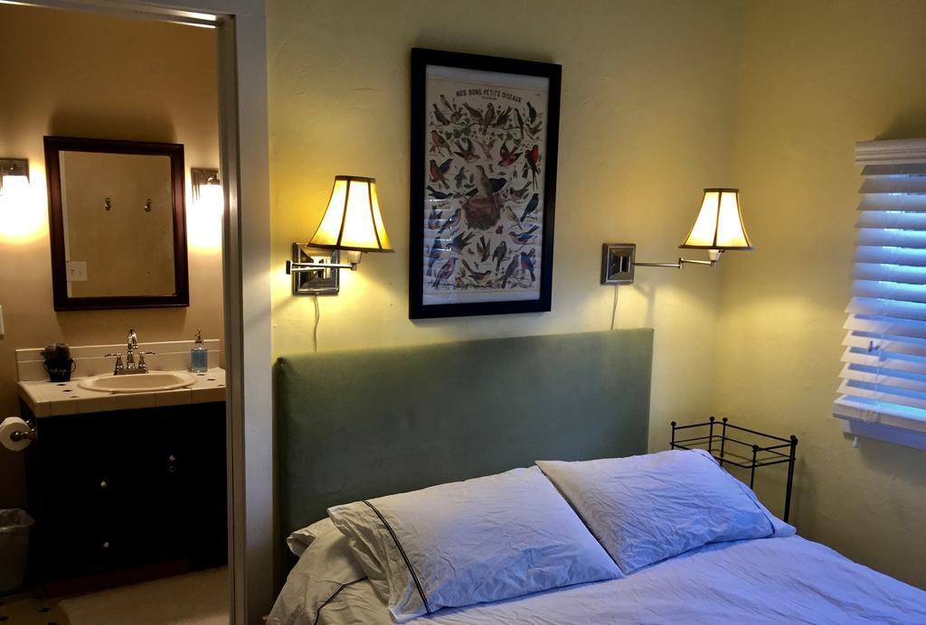 Aberdeen Stone Cottage B&B Traverse City Extérieur photo