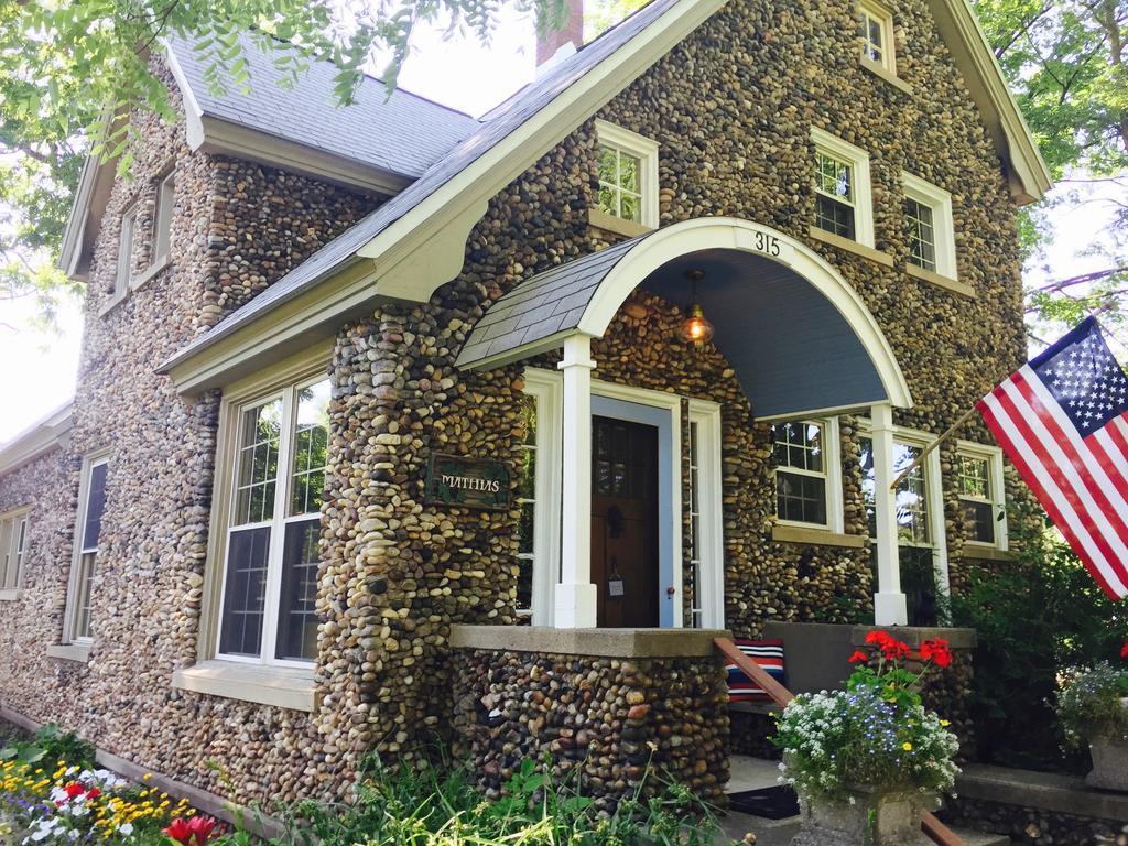 Aberdeen Stone Cottage B&B Traverse City Extérieur photo