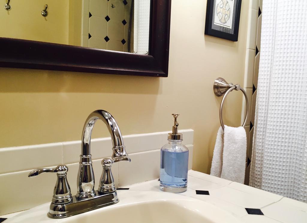 Aberdeen Stone Cottage B&B Traverse City Extérieur photo