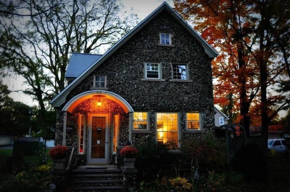 Aberdeen Stone Cottage B&B Traverse City Extérieur photo