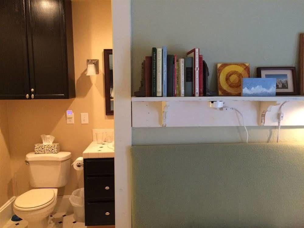 Aberdeen Stone Cottage B&B Traverse City Extérieur photo