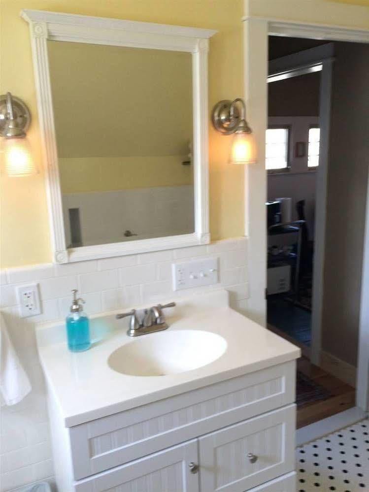 Aberdeen Stone Cottage B&B Traverse City Extérieur photo